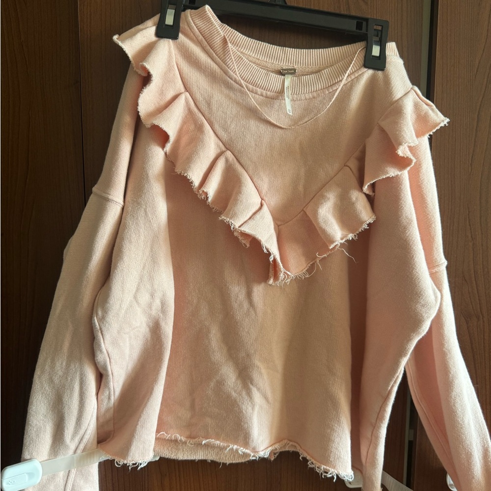 Free people beautiful and clean sweater top!